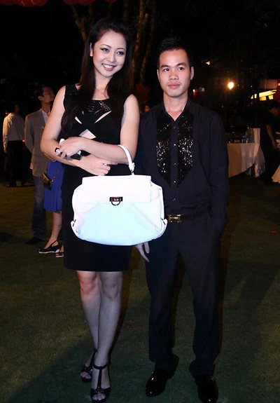 Jennifer Phạm kinh doanh điện thoại ảnh 4