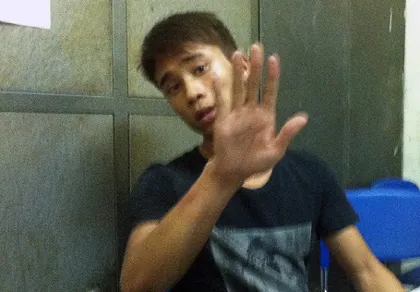 Nam thanh niên “dọa” CSGT giữa ngã tư ảnh 1