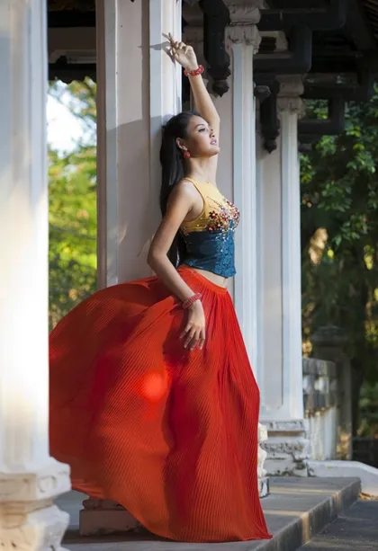 Hương Giang nền nã với áo yếm ảnh 6