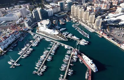 Siêu khách sạn nổi giá 200 triệu USD ảnh 10