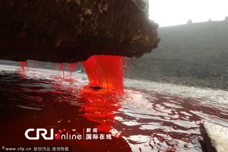 Trung Quốc: Bất ngờ xuất hiện “dòng sông máu” ảnh 2 Trung Quốc: Bất ngờ xuất hiện “dòng sông máu” ảnh 2