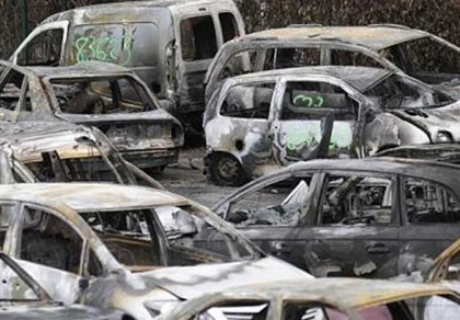 Pháp: Đốt 1.193 ô tô đón năm mới! ảnh 1