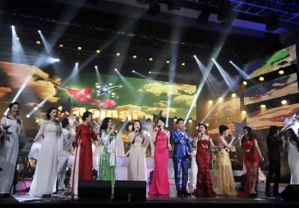 Mỹ nữ thắng tuyệt đối đêm chung kết xếp hạng Sao Mai 2013 ảnh 3