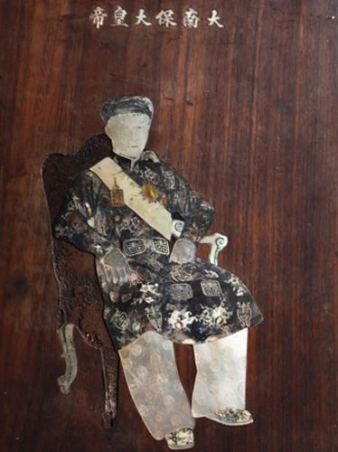 Bức khảm trai về vua Bảo Đại và hoàng hậu Nam Phương ảnh 1