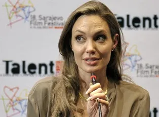 Angelina Jolie - công dân danh dự của Sarajevo ảnh 1