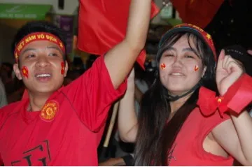 Cổ động viên "đi bão" sau chiến thắng của tuyển Việt Nam ảnh 2 Cổ động viên "đi bão" sau chiến thắng của tuyển Việt Nam ảnh 2