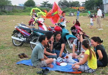 Đồng diều giữa lòng ngoại ô ảnh 1 Đồng diều giữa lòng ngoại ô ảnh 1