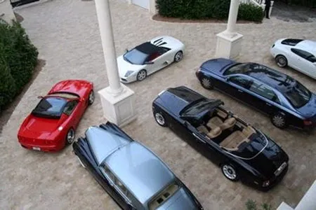 Một phần trong bộ sưu tập xe của nhà sản xuất âm nhạc nổi tiếng Scott Storch Một phần trong bộ sưu tập xe của nhà sản xuất âm nhạc nổi tiếng Scott Storch