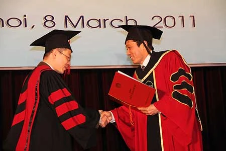 GS Ngô Bảo Châu nhận bằng Tiến sĩ danh dự của ĐHQGHN ảnh 2