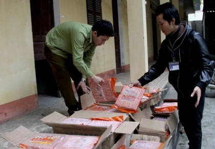 Lào Cai: Xúc xích Trung Quốc ồ ạt “đổ bộ” vào thị trường nội địa ảnh 1