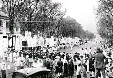 “Phan Châu Trinh hiện đại một cách lạ lùng!” ảnh 1