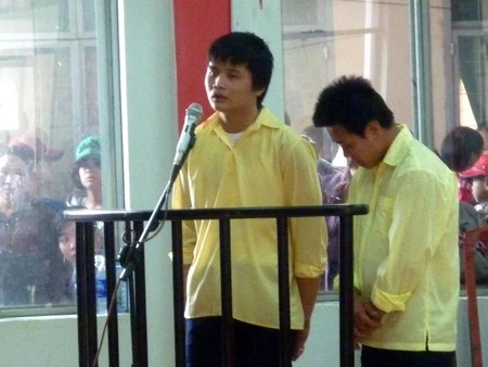 “Cặp đôi” chuyên trộm lư đồng, chân đèn nhà thờ ảnh 1