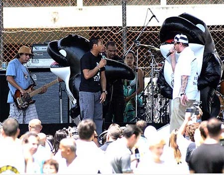 Robinho được chào đón tưng bừng ở Santos ảnh 6