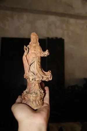 Khúc gỗ bằng quả dưa chuột có giá 2 chỉ vàng ảnh 4