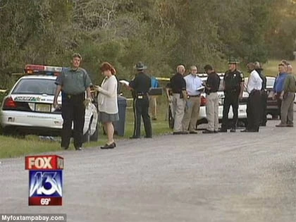 Cảnh sát Mỹ bắn chết 1 phụ nữ khỏa thân ảnh 1