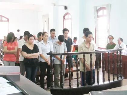 Nhóm giả “đại gia” lừa mua bán nhà đất vào tù ảnh 1