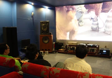 Rạp chiếu phim 3D tại gia số một Sài Gòn ảnh 1