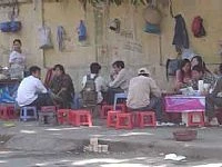 Quán ăn vỉa hè dễ mất vệ sinh