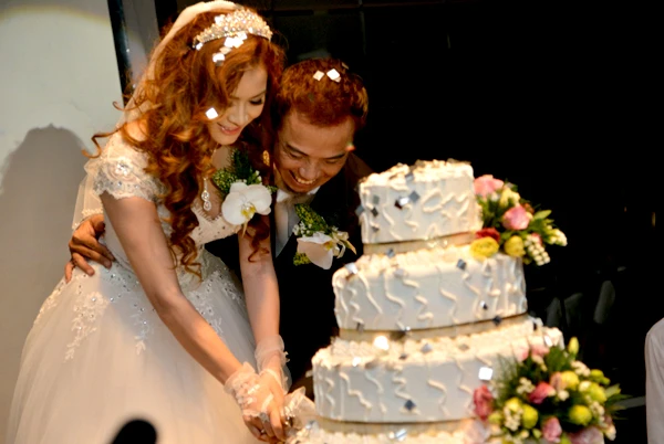 Hoài Linh mặc áo dài dự đám cưới Hồng Tơ ảnh 7 Hoài Linh mặc áo dài dự đám cưới Hồng Tơ ảnh 7