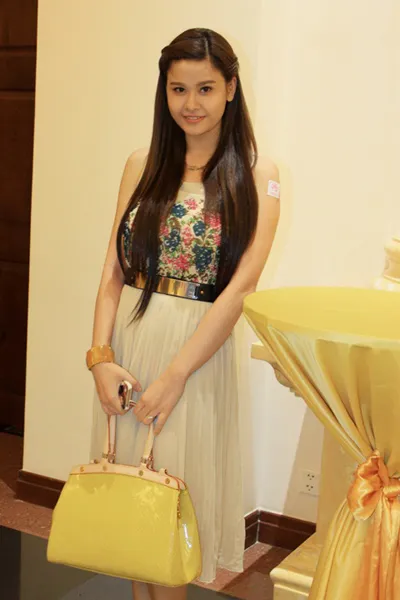 Trương Quỳnh Anh lần đầu đi tiệc sau sinh ảnh 1 Trương Quỳnh Anh lần đầu đi tiệc sau sinh ảnh 1