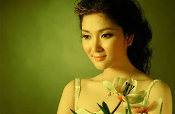 HH Nguyễn Thị Huyền hoá thân thành Hằng Nga ảnh 1