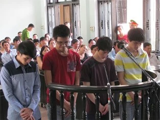 Nhóm quay phim, tống tiền CSGT lãnh 16 năm tù ảnh 1