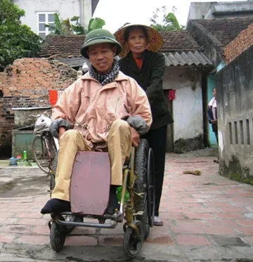 20 năm ngồi xe lăn hớt tóc dạo ảnh 2 20 năm ngồi xe lăn hớt tóc dạo ảnh 2