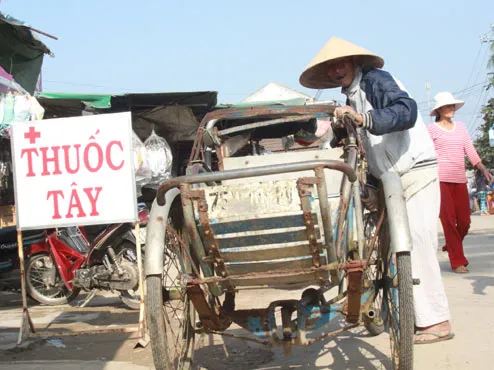 Cụ ông gần 100 tuổi đạp xích lô ảnh 2