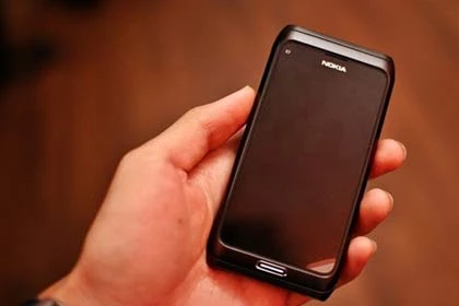 Nokia E7 chính hãng giá gần 15 triệu ảnh 2