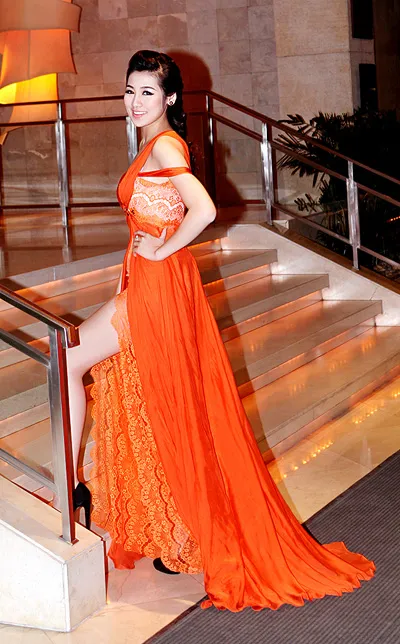 Á hậu Tú Anh... khoe ảnh 1