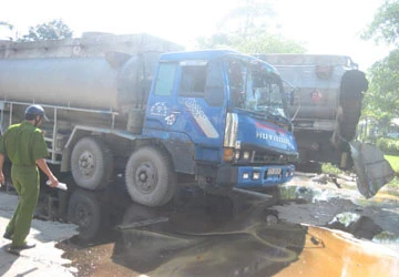 Nổ xe bồn, một người chết ảnh 1