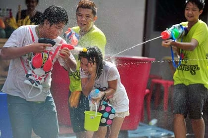 Tưng bừng Tết té nước ở Thái Lan ảnh 11