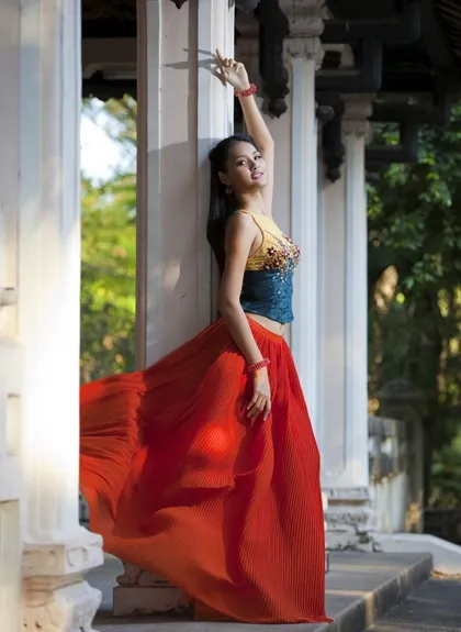 Hương Giang nền nã với áo yếm ảnh 7