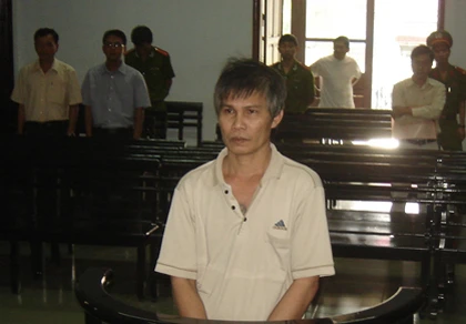 Vào tù vì chửi công an ảnh 1