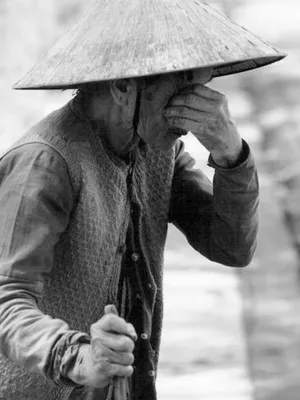 Bà lão mù đi xe bus và chuyện về lòng vô cảm ảnh 2 Bà lão mù đi xe bus và chuyện về lòng vô cảm ảnh 2