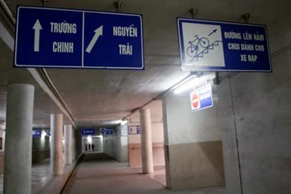 Hầm bộ hành ở thủ đô bị bỏ hoang, xâm lấn ảnh 17