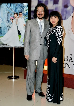 Hoài Linh mặc áo dài dự đám cưới Hồng Tơ ảnh 13 Hoài Linh mặc áo dài dự đám cưới Hồng Tơ ảnh 13