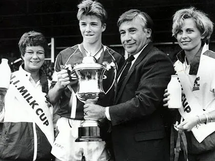 Sự nghiệp của tiền vệ tài hoa David Beckham qua ảnh ảnh 2