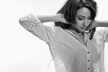 Ngân Khánh gợi cảm trong ảnh đen trắng ảnh 6