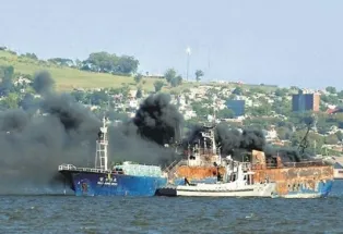 Có thủy thủ Việt Nam trên tàu cá cháy tại Uruguay ảnh 1