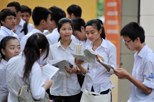 Sĩ tử trong môn thi tốt nghiệp đầu tiên ảnh 3