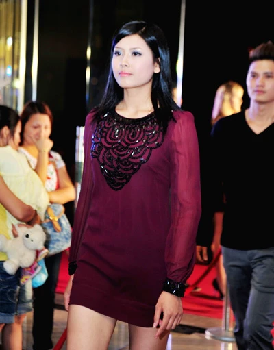 Hoa hậu biển Nguyễn Thị Loan trình diễn thời trang ảnh 2 Hoa hậu biển Nguyễn Thị Loan trình diễn thời trang ảnh 2