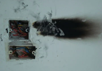 Cháu bé “gây cháy”: Thông tin tù mù! ảnh 2