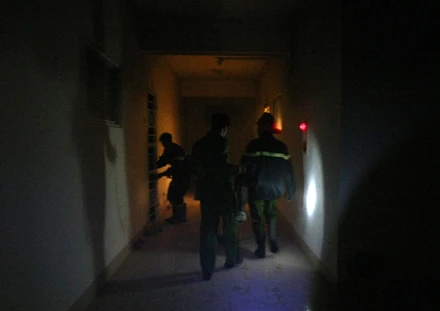 Cận cảnh cứu người ở chung cư Hà Nội bị hoả hoạn ảnh 3