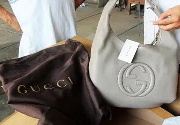 Khởi tố vụ hàng hiệu Gucci, D&G giá "bèo" tại KS Sheraton ảnh 1