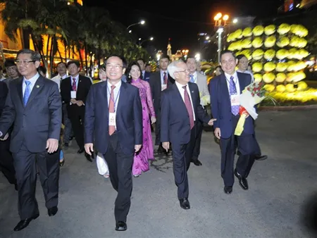 Khai mạc Đường hoa Nguyễn Huệ Tết Quý Tỵ 2013 ảnh 3 Khai mạc Đường hoa Nguyễn Huệ Tết Quý Tỵ 2013 ảnh 3