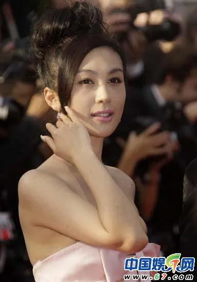 Lý Phi Nhi lộ vòng một tại LHP Cannes ảnh 1 Lý Phi Nhi lộ vòng một tại LHP Cannes ảnh 1