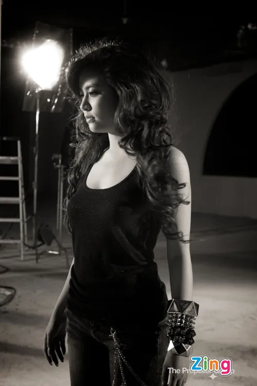 Ngắm Hoàng Thùy Linh gợi cảm trong "Nhịp đập giấc mơ" ảnh 4 Ngắm Hoàng Thùy Linh gợi cảm trong "Nhịp đập giấc mơ" ảnh 4