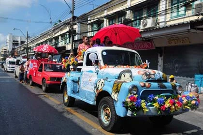 Tưng bừng Tết té nước ở Thái Lan ảnh 1