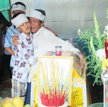 Chết để con được học! ảnh 1